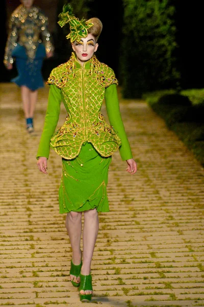Look 11